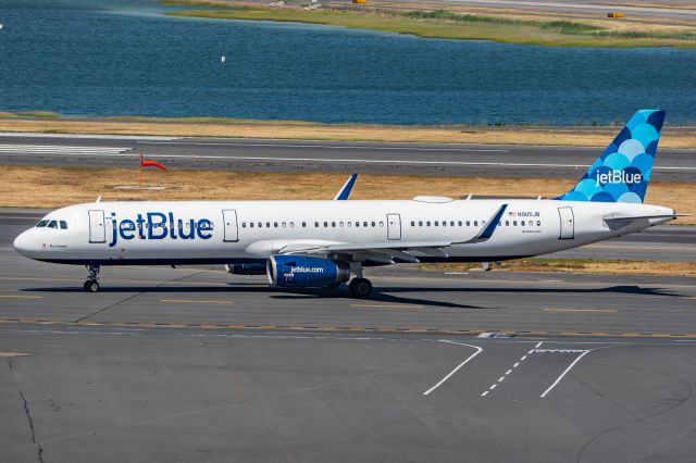 Airbus A321 (N905JB)