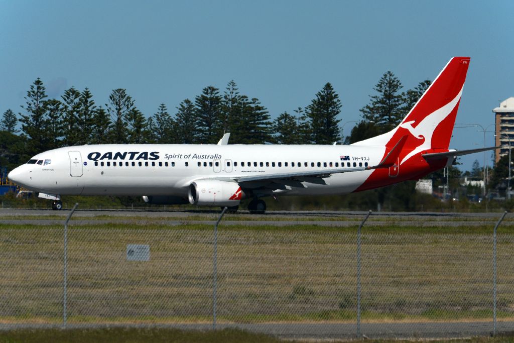Boeing 737-800 (VH-VXJ) - Rolling for take-off on runway 05. Monday, 14th April 2014.