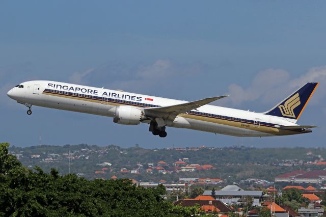 BOEING 787-10 Dreamliner (9V-SCI)