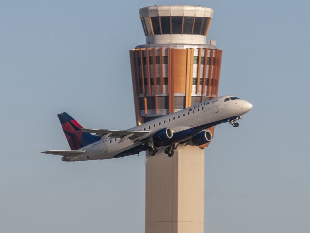Embraer ERJ 175 (N610CZ) - 9/23/2017