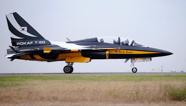 — — - Kai T-50B Golden Eagle, "black eagles" aerobatic team #7