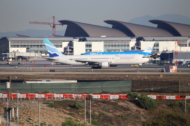 BOEING 767-300 (CS-TST)