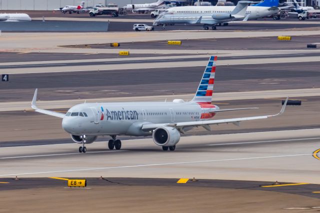 Airbus A321neo (N455AN) - An American Airlines A321 neo taking off from PHX on 2/14/23. Taken with a Canon R7 and Canon EF 100-400 II L lens.