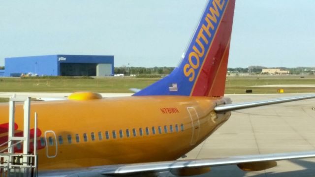 Boeing 737-700 (N718SW)