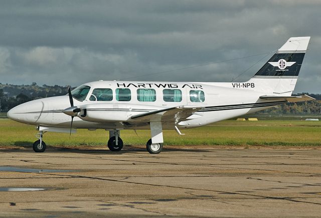 Cessna 402 (VH-NPB) - HARTWIG AIR - PIPER PA-31-350 NAVAJO CHIEFTAIN - REG VH-NPB (CN 31-7405215) - PARAFIELD AIRPORT ADELAIDE SA. AUSTRALIA - YPPF (7/7/2015)