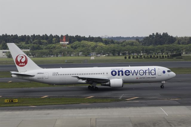 BOEING 767-300 (JA604J) - Taxing at Narita Intl Airport on 2015/05/02