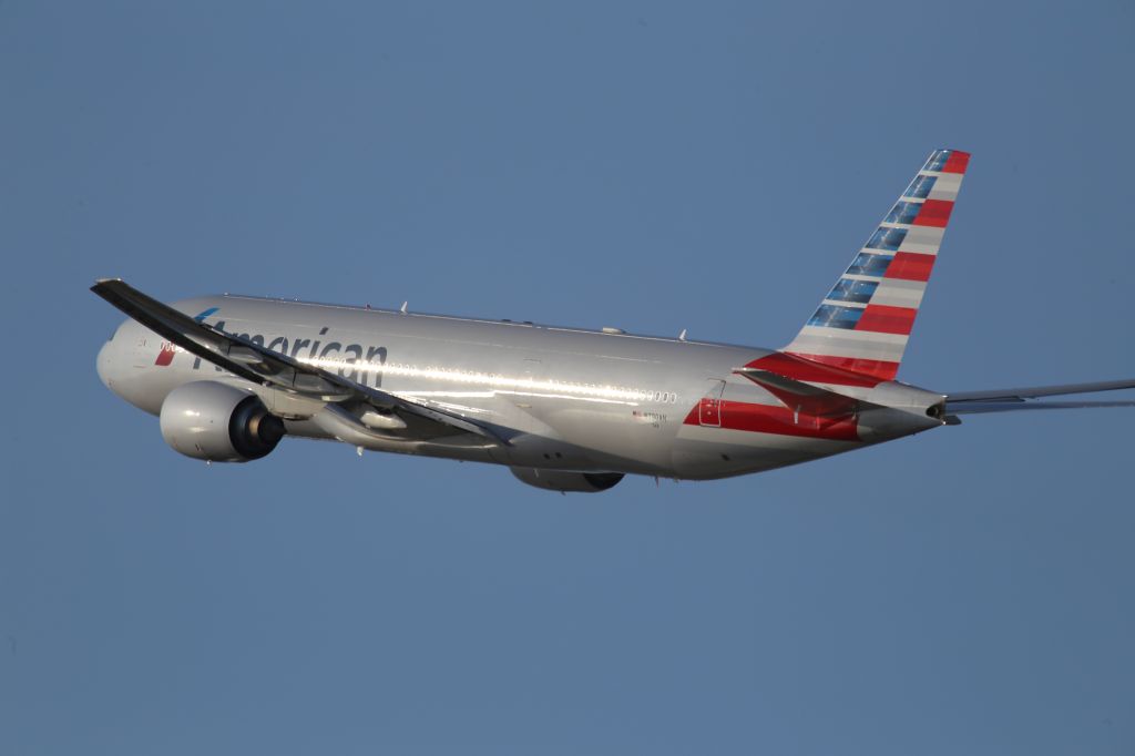 Boeing 777-200 (N790AN)