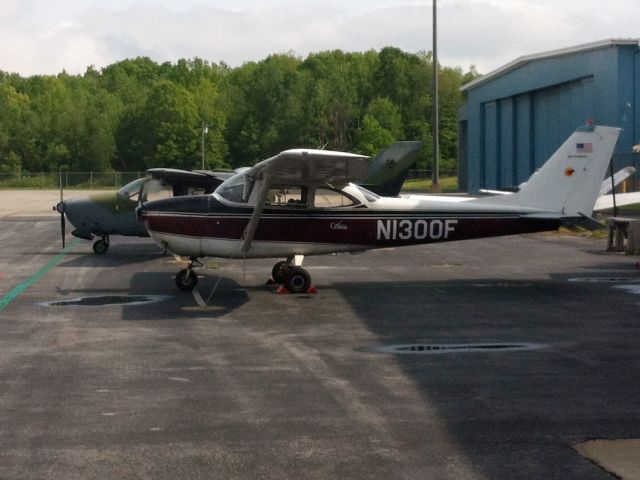 Beechcraft Bonanza (33) (N1300F)