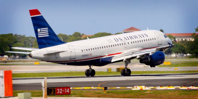 Airbus A319 (N760US)