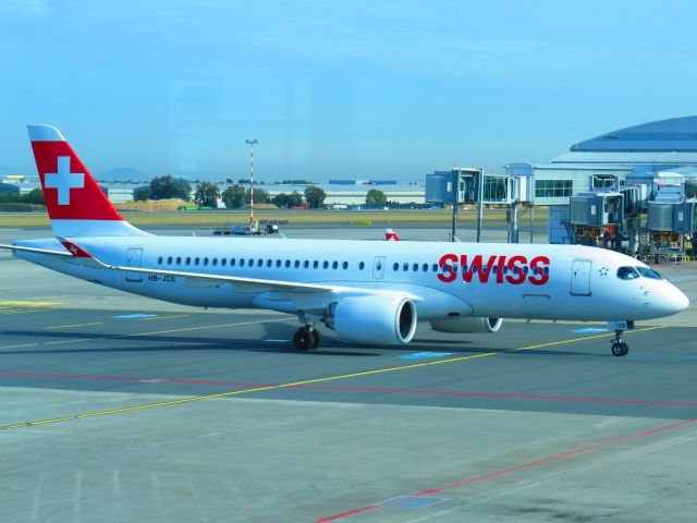 Airbus A220-300 (HB-JCE)