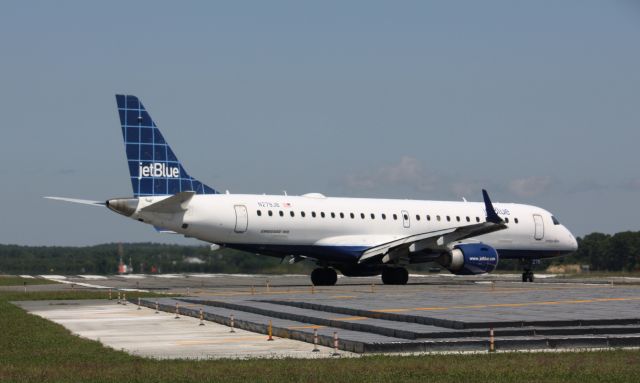 Embraer ERJ-190 (N279JB)