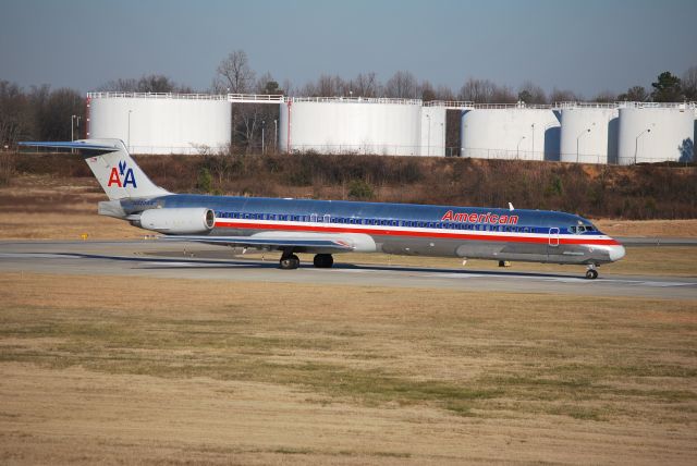 McDonnell Douglas MD-82 (N420AA) - Rolling 18C - 1/13/10