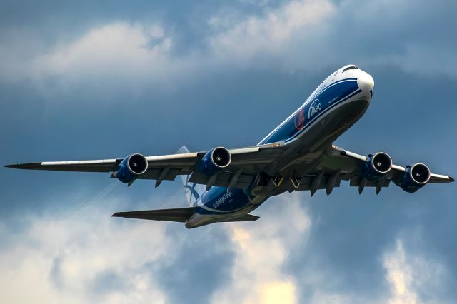 BOEING 747-8 (YQ-BLQ) - stormclouds