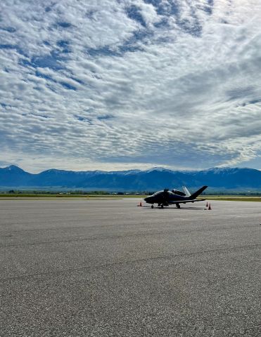 Cirrus Vision SF50 (N8LL)