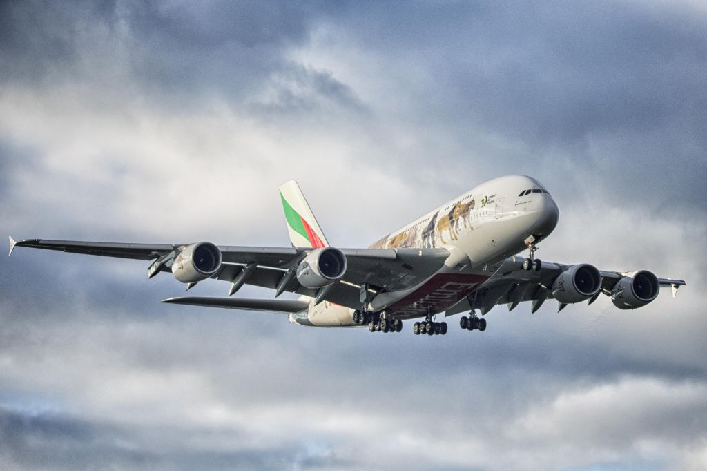 Airbus A380-800 (A6-EOM)