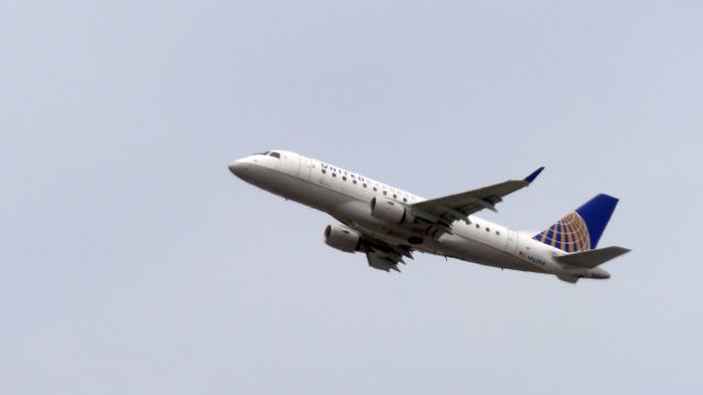 Embraer 170/175 (N862RW)