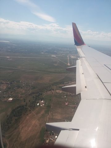 — — - From Southwest flight 515 on approach into KDEN