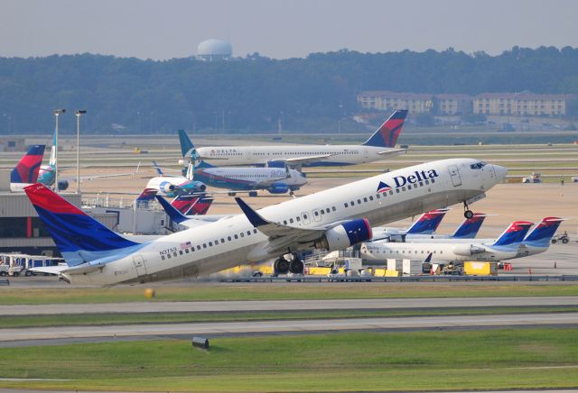 Boeing 737-800 (N3753) - Seen at KATL on 9/11/2010.