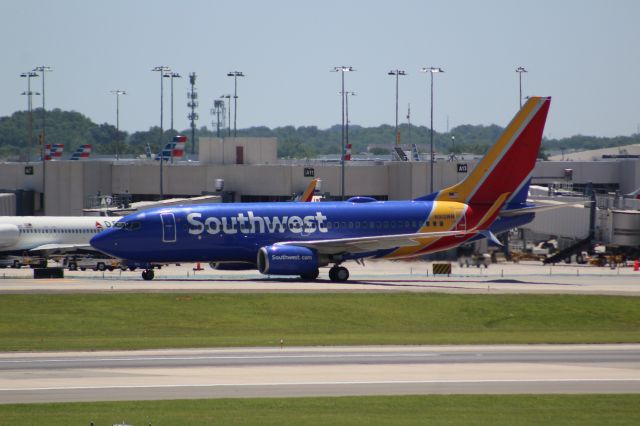 Boeing 737-700 (N913WN) - Plane Type: 2008 Boeing 737-7H4br /Route: MDW-CLTbr /Airline: Southwest Airlines br /Livery: New Southwest Liverybr /Registration: N913WNbr /Owned By: Southwest Airlines Cobr /Runway: 36C