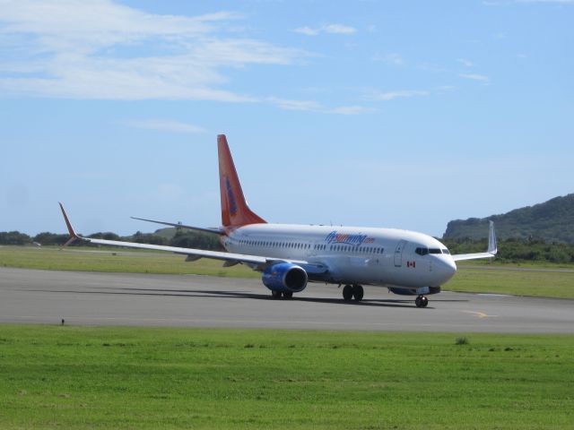 Boeing 737-800 (C-FYLC)