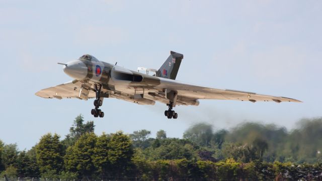 — — - SAT 27th JUNE Avro Vulcan ZH558 returning home to Doncaster for a short display after day one of the V force tour, visiting seventeen locations over the weekend where complete V-Force aircraft reside.