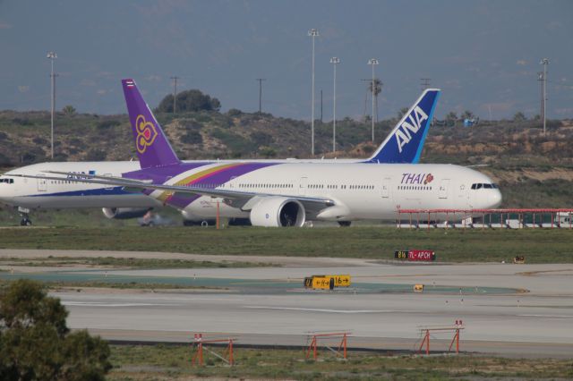 BOEING 777-300ER (HS-TKL)