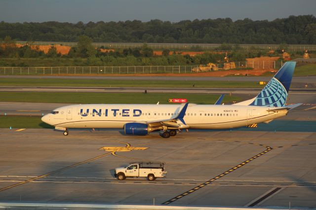 Boeing 737-900 (N36472)