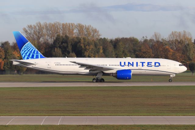 Boeing 777-200 (N783UA)