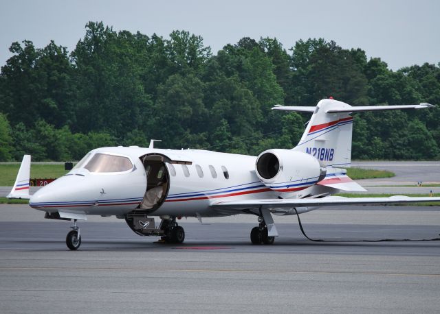Learjet 31 (N218NB) - at KJQF