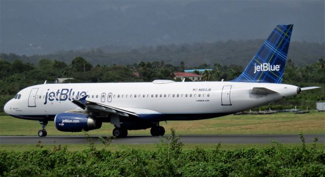 Airbus A320 (N663JB)