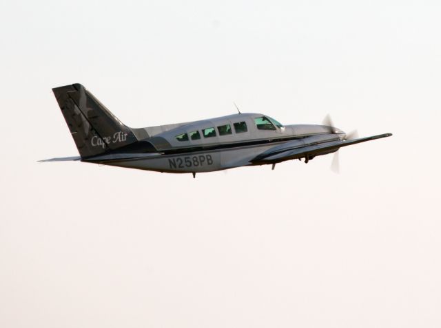 Cessna 402 (N258PB) - Take off RW24. A busy Columbus Day weekend.