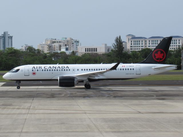 Airbus A220-300 (C-GWUS)