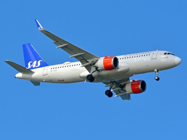 Airbus A320neo (SE-ROB)