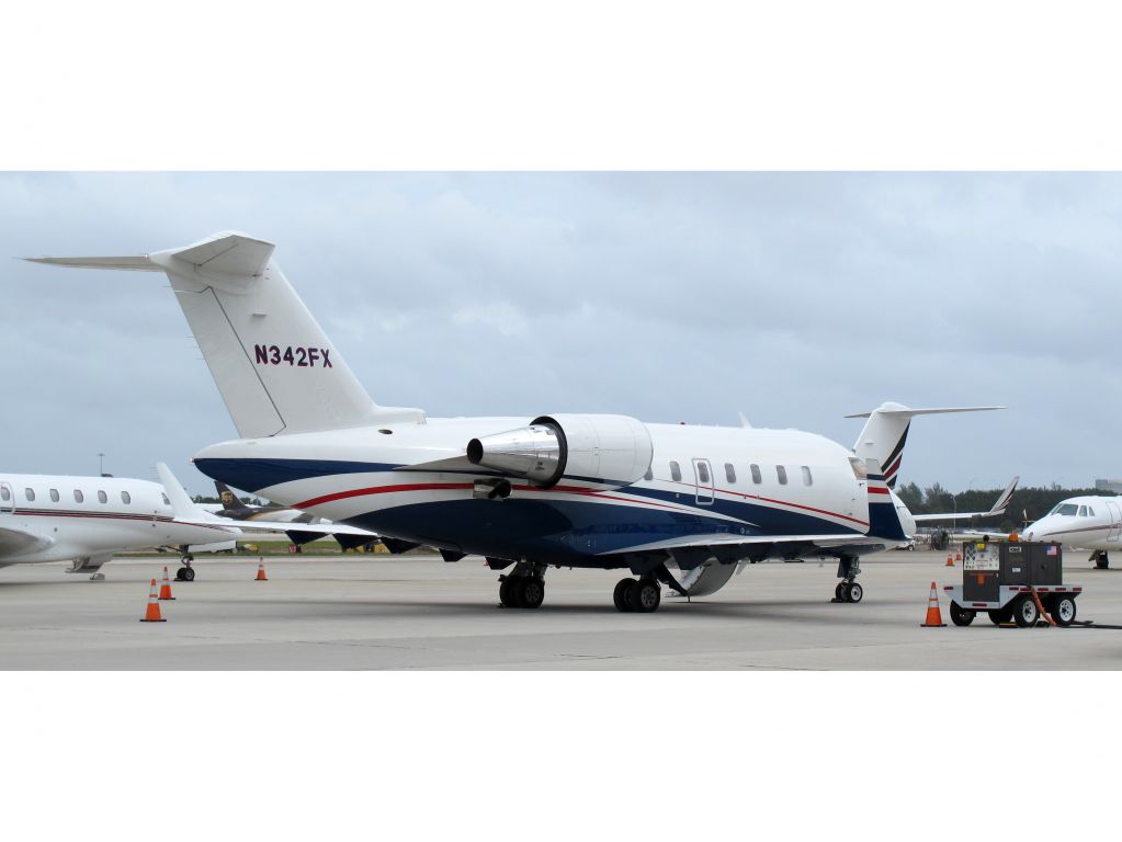 Canadair Challenger (N342FX) - Nice business jet with a large cabin.