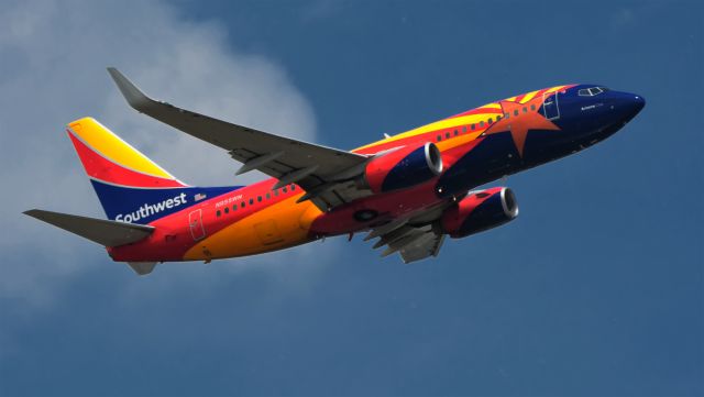 Boeing 737-700 (N955WN) - Take off  from RWY15R at BWI.