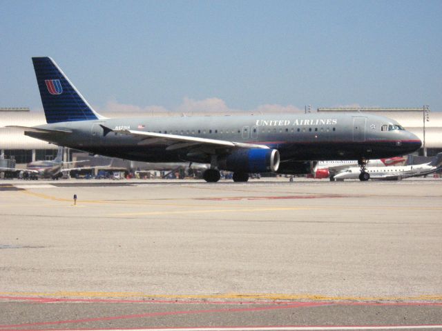 Airbus A320 (N421UA) - Turning onto RWY 19R