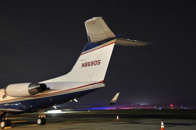 Gulfstream American Gulfstream 2 (N868DS) - Seen at KFDK on 8/26/2009.      Note the fog rolling in over the end of the runway in the background.    a href=http://discussions.flightaware.com/profile.php?mode=viewprofile&u=269247  Profile/a