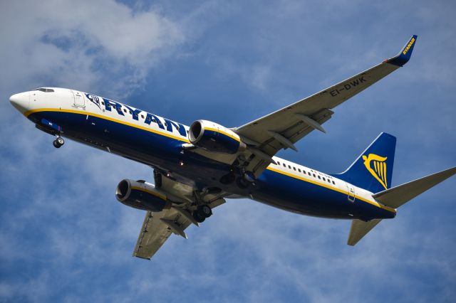 Boeing 737-700 (EI-DWK)