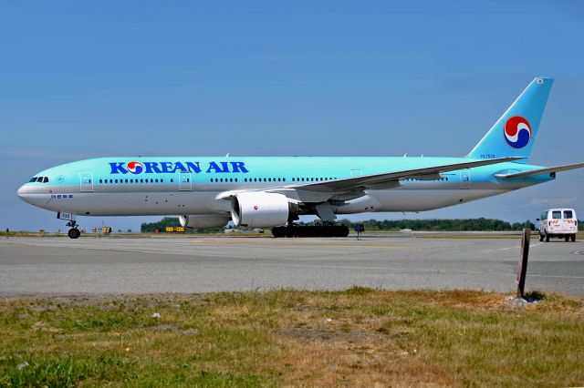 Boeing 777-200 (HL7530)