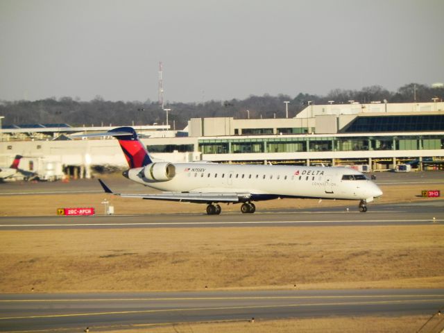 Canadair Regional Jet CRJ-700 (N755EV)