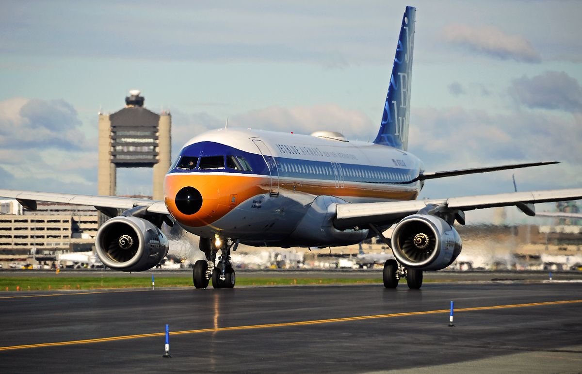 Airbus A320 (N763JB)