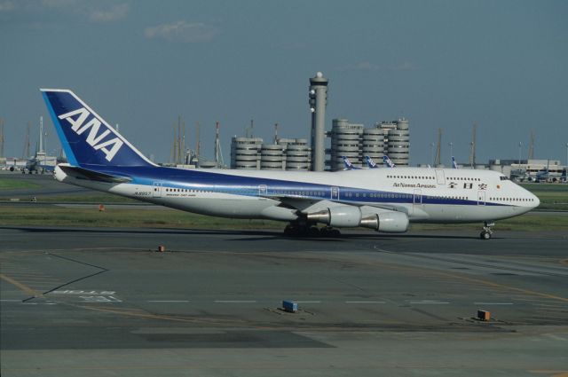 Boeing 747-400 (JA8957) - Taxing at Tokyo-Haneda Intl Airport on 1993/10/24