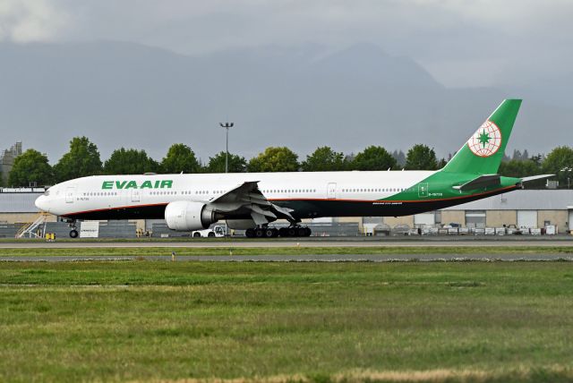 BOEING 777-300ER (B-16738)