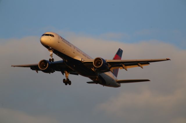 Boeing 757-200 (N757AT)