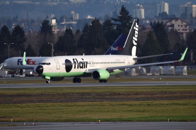 Boeing 737-800 (C-FFLC)