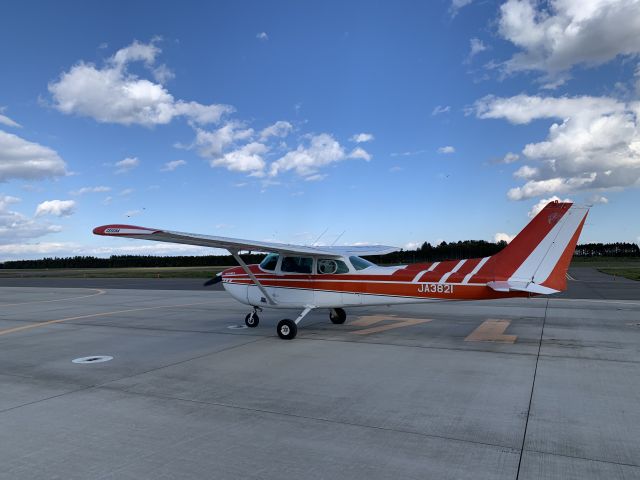 Cessna Skyhawk (JA3821)