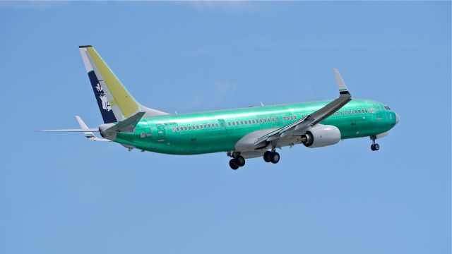 Boeing 737-900 (N1786B) - BOE722 from KRNT makes a missed approach to Rwy 16R during its maiden flight test on 8/5/14. (LN:5043 / cn 41702). Permanent registration will be #N469AS.