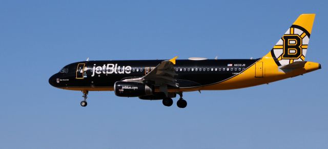 Airbus A320 (N632JB) - Sporting the Boston Bruins Livery and on final is this 2006 Frontier Airlines Airbus 320 in the Winter of 2021.