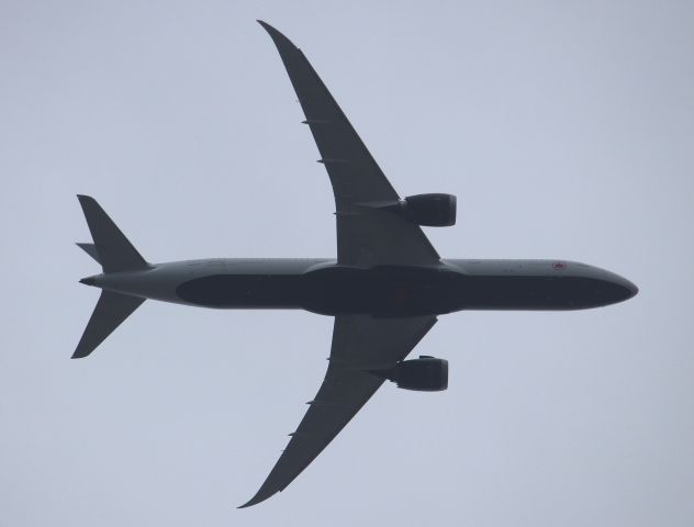 Boeing 787-9 Dreamliner (C-FRSR) - Flying overhead of Leaside