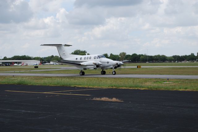 Beechcraft King Air F90 (N94JD) - Taxiing out to runway 12 at T41.